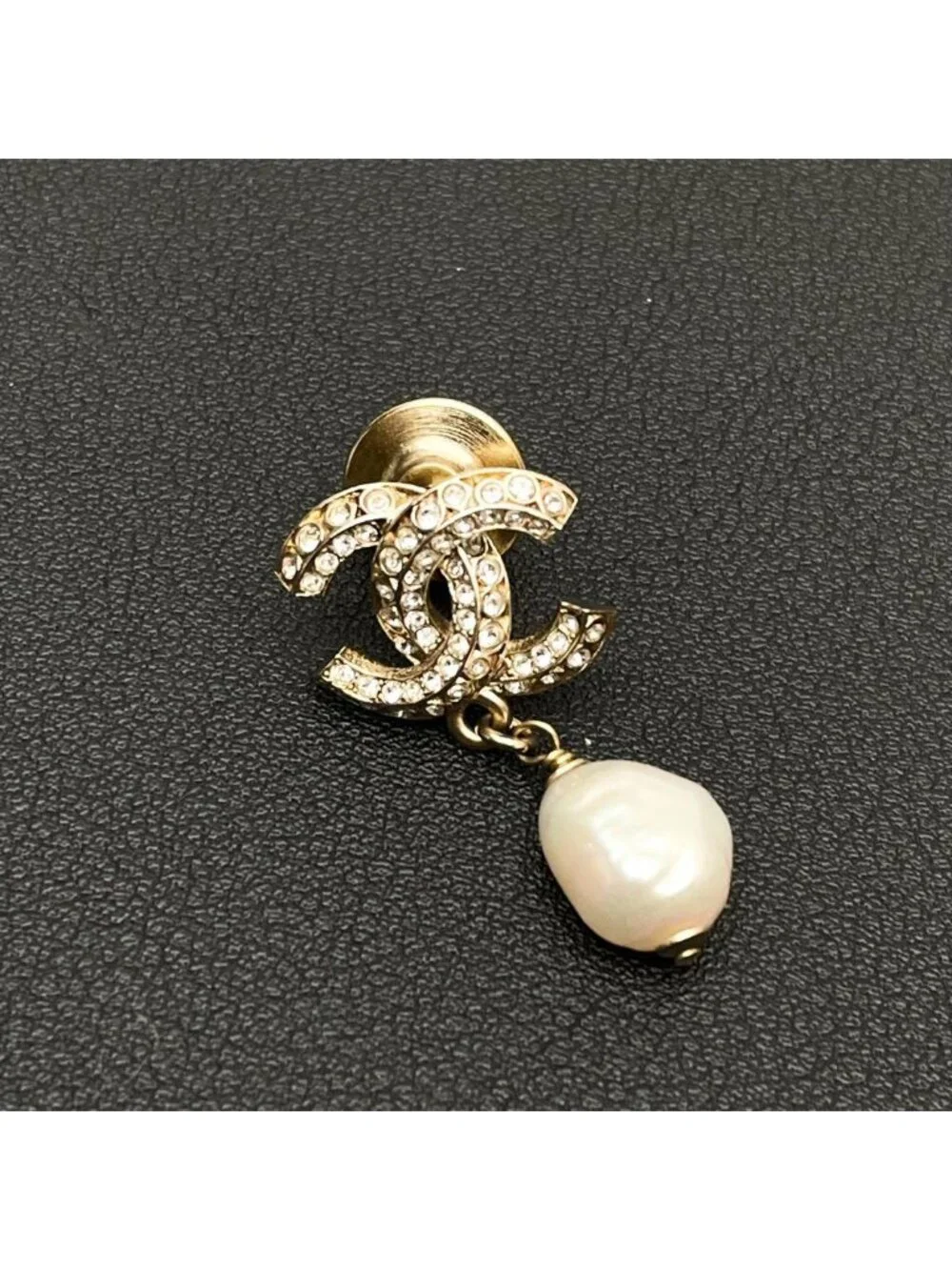 Chanel CC Logo Brooch 11c Rhinestone Gold Pearl